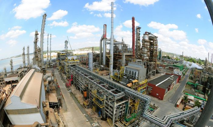 TCU diz que Petrobrás vendeu refinaria a preço abaixo do mercado e avalia suspender o negócio