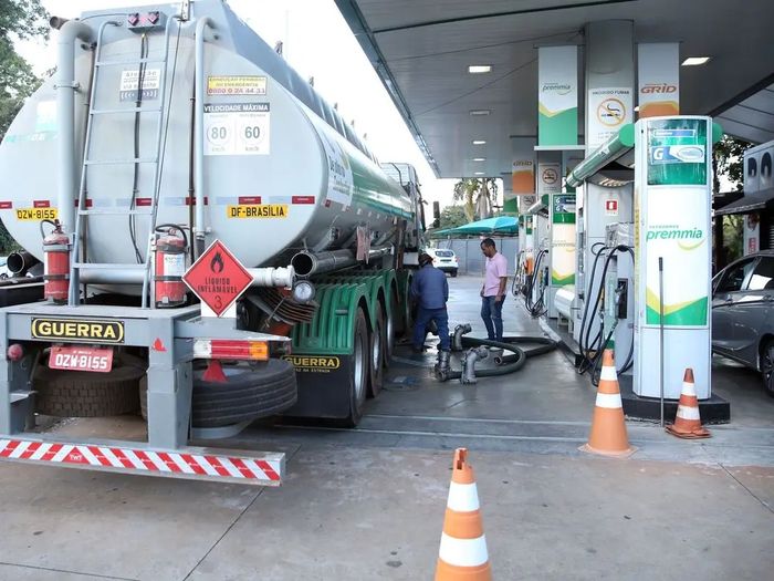 Medidas do governo baixaram preço do diesel só em R$ 0,03 em 1,5 mês