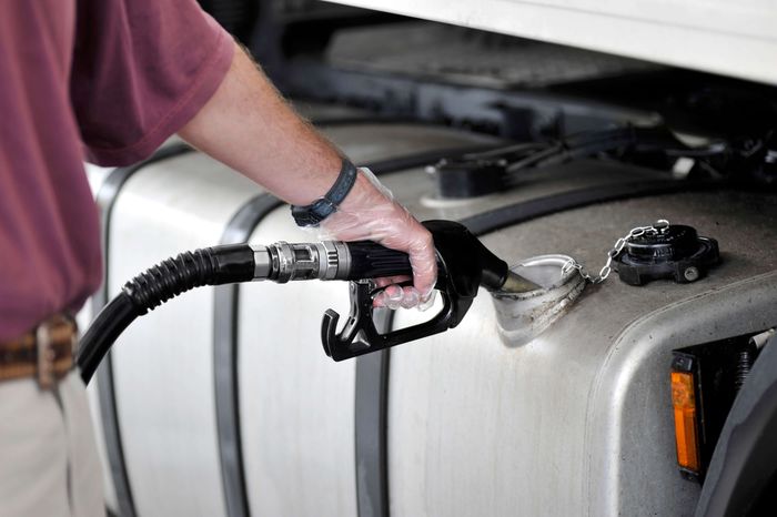 Preço do diesel cai 0,89% em abril após 5 meses de alta
