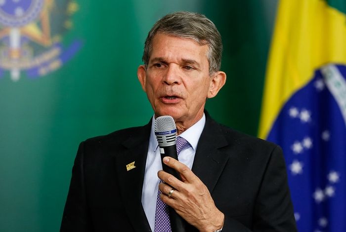 Petrobras afirma que vai continuar a seguir preço internacional do petróleo