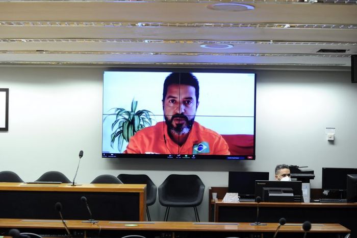 Valor de venda de refinaria da Petrobras é questionado em debate na Câmara