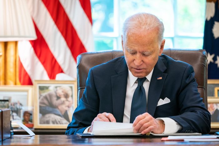 Joe Biden considera isentar refinarias dos EUA de meta de biocombustíveis