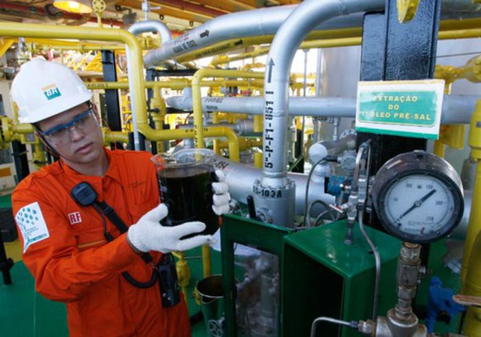 Petróleo fecha em alta e Brent encerra acima dos US$ 75 pela 1ª vez desde outubro de 2018