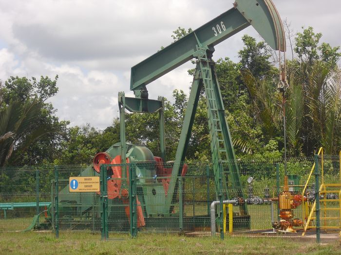 Petróleo fecha em queda, com Opep e preocupações sobre a pandemia no radar