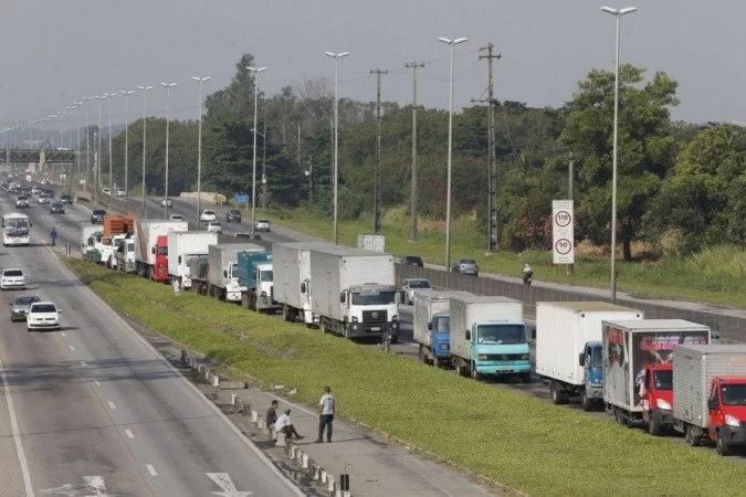 Greve de caminhoneiros: governo diz que rodovias federais têm fluxo livre