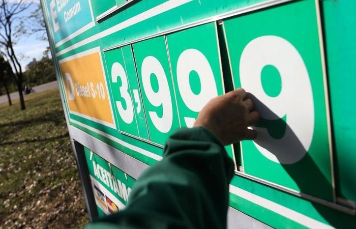 Preço do diesel renova máxima do ano em julho; alta anual chega a R$ 1 por litro