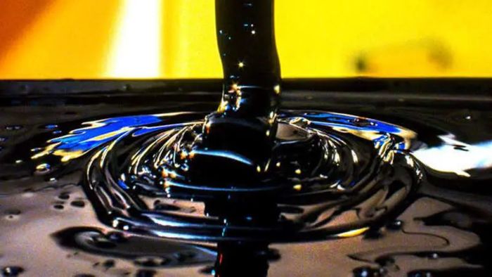 Petróleo fecha em baixa, após AIE e Opep demonstrarem cautela em suas previsões