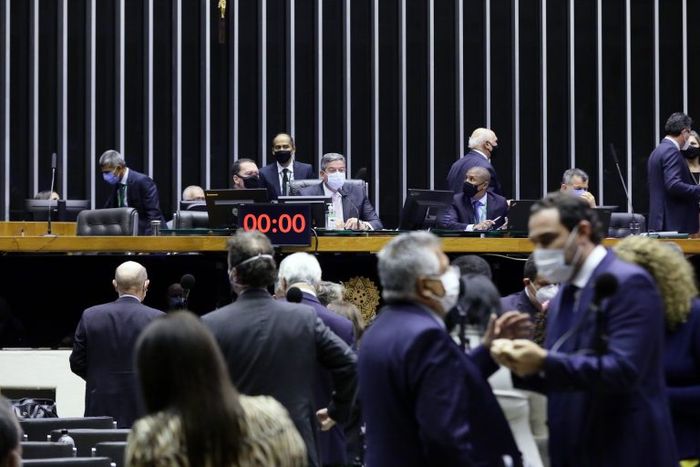 Câmara aprova proposta que muda cobrança de ICMS sobre combustíveis 