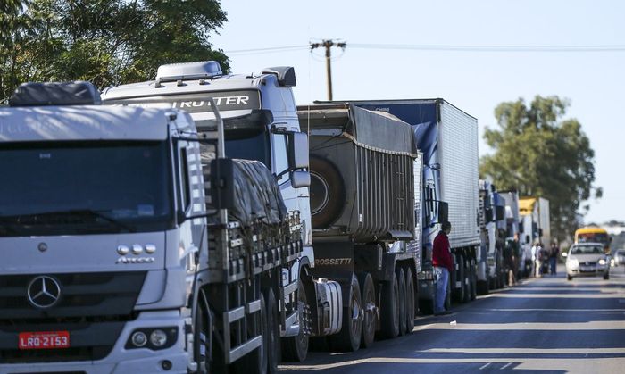 Antes de greve, caminhoneiros propõem nova política de preço do diesel