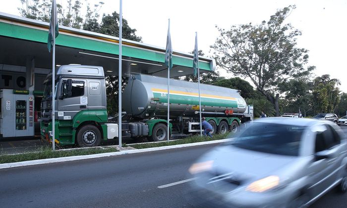 Gasolina e diesel param de subir nos postos, mas alta acumulada é superior a reajuste na refinaria