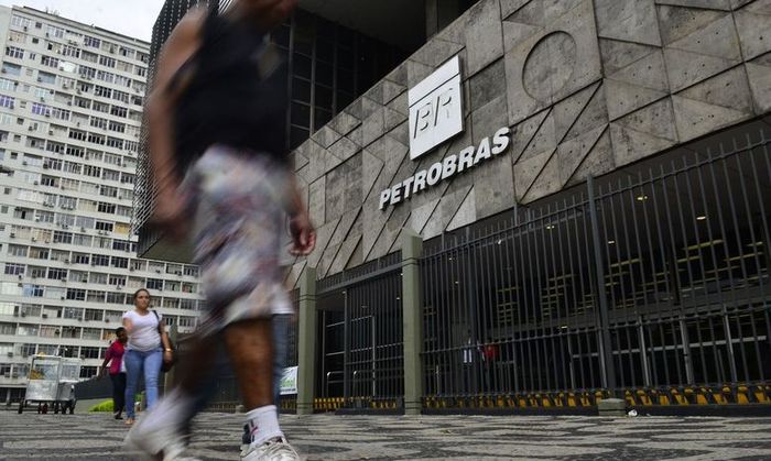 Petrobras diz que não há decisão sobre redução de preço de combustíveis