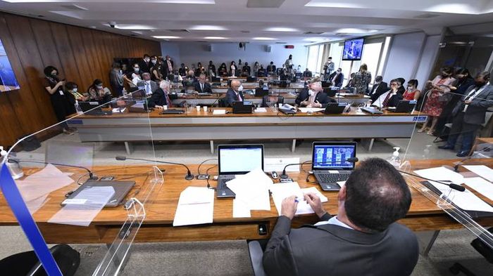 CAE aprova proposta que cria fundo de estabilização dos preços dos combustíveis
