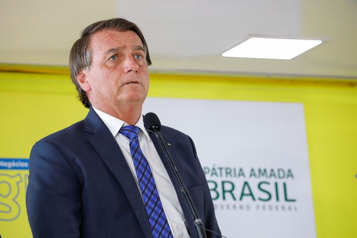 Bolsonaro diz que vai apresentar projeto para reduzir preços de combustíveis