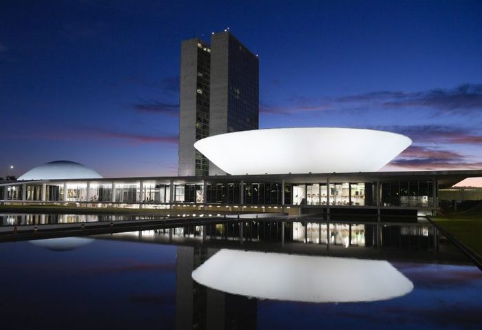 Para congressista, fundo poderia reduzir preço dos combustíveis em até R$ 3