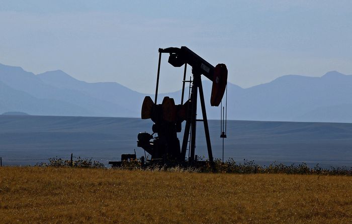 Petróleo supera US$ 90, na maior cotação em 7 anos, pressionando combustíveis
