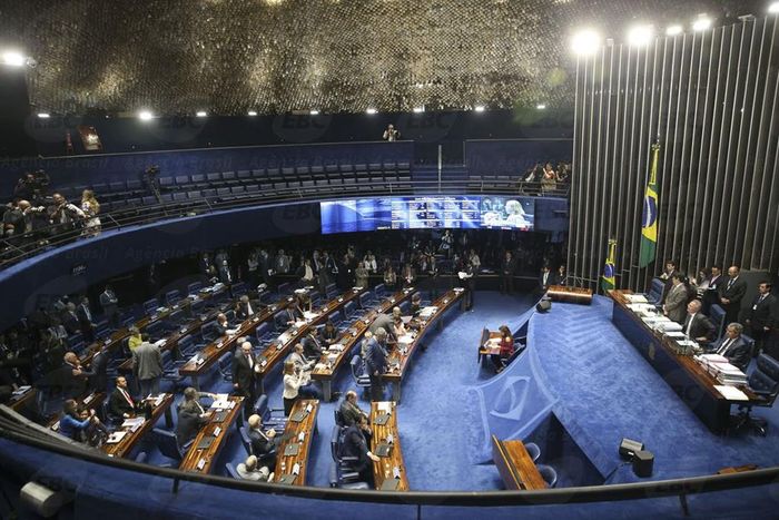 Senador apresenta nova PEC dos Combustíveis que inclui auxílio-diesel para caminhoneiros