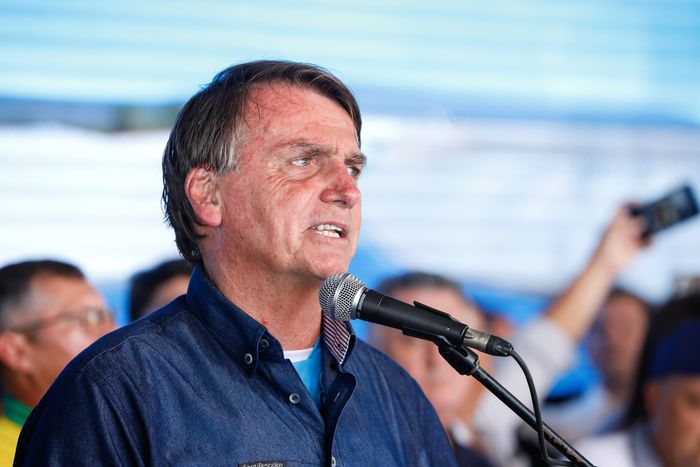Bolsonaro diz que vai entrar com ações contra estados por conta do ICMS dos combustíveis