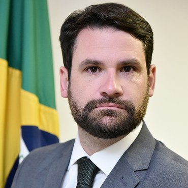 Bolsonaro indica secretário-executivo do MMA para diretoria da ANP