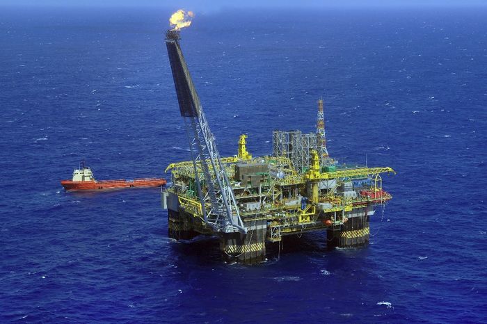 Preços do petróleo se aproximam de US$ 100 por barril