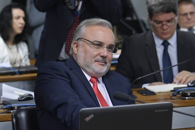 Relator dos combustíveis aceita redução de tributo federal sobre diesel e gás