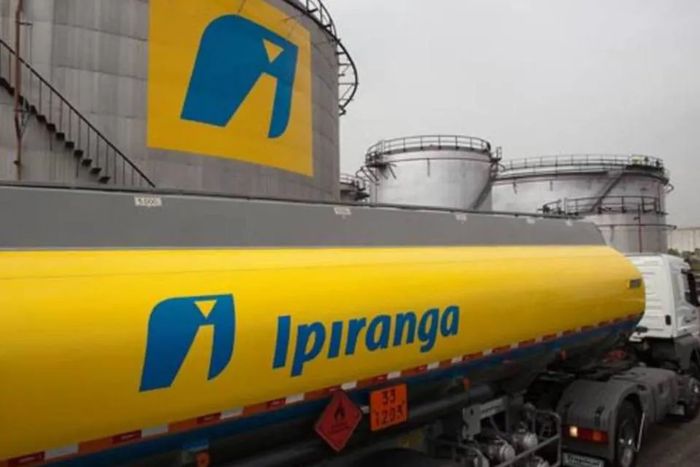 Com disparada do petróleo, Ipiranga controla venda de diesel. Na Bahia, combustível já é 35% mais caro