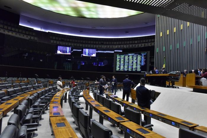 Câmara aprova mudanças em regras do ICMS sobre combustíveis