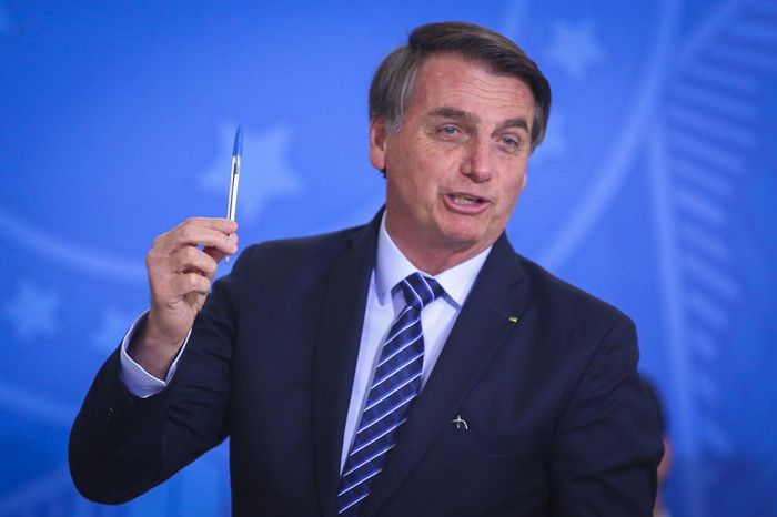 Bolsonaro sanciona projeto de lei que altera cobrança do ICMS sobre combustíveis