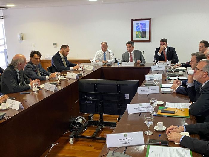 Representantes do setor de biodiesel se reúnem com Ciro Nogueira