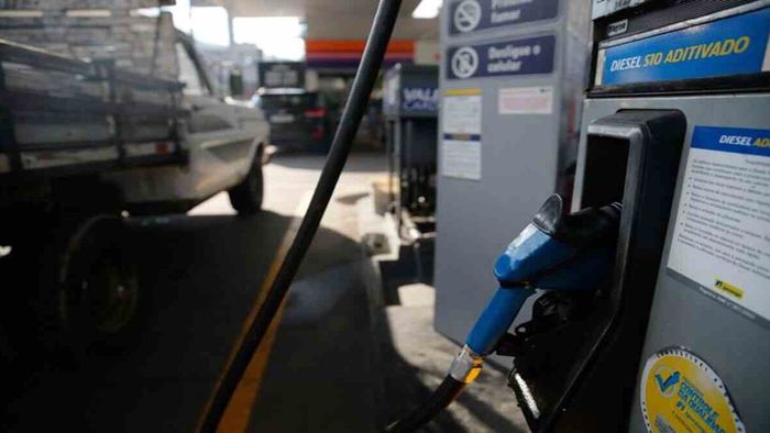 Diesel sobe 15,4% nas bombas em março após reajuste da Petrobras, diz Ticket Log