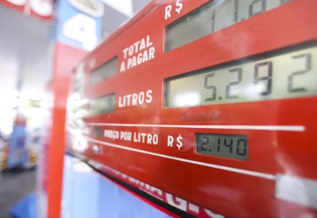 Preço do diesel volta a ter defasagem com nova disparada do petróleo