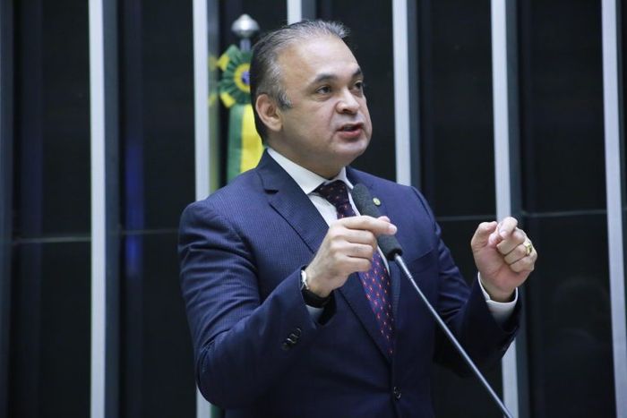 Proposta cria política para eliminar venda de diesel comum no Brasil