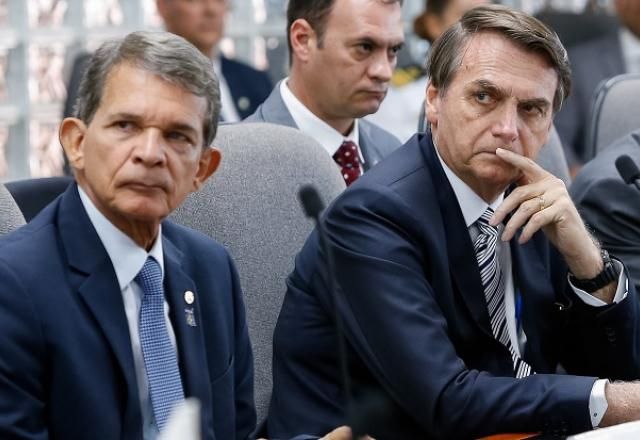 Petrobras precisava de alguém “mais profissional” no comando, afirma Bolsonaro