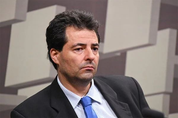 Governo estuda medidas para conter preços de combustíveis, mas efeito esperado é limitado