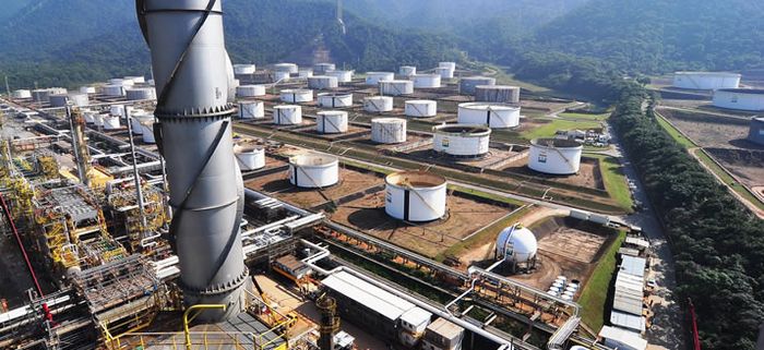Vazamento de diesel provoca incêndio em refinaria da Petrobras em Cubatão