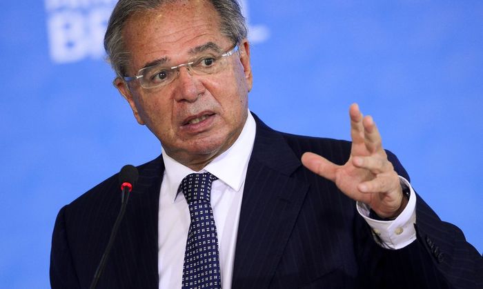 Paulo Guedes quer que Petrobras aumente intervalo entre os reajustes dos combustíveis