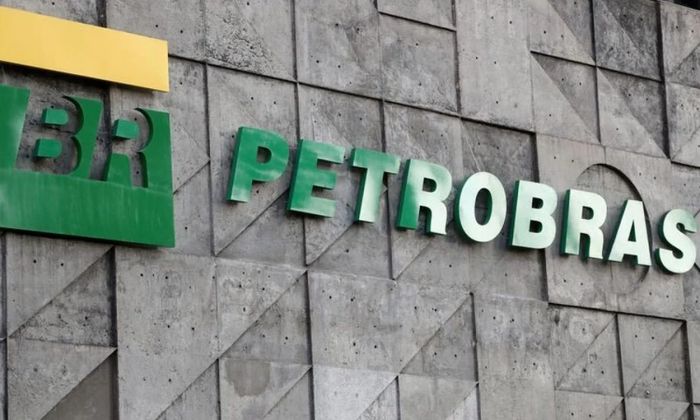 Em ano eleitoral, governo planeja trava para evitar reajustes da Petrobras