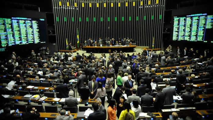 Câmara aprova corte de ICMS de combustíveis, energia, comunicações e transporte coletivo