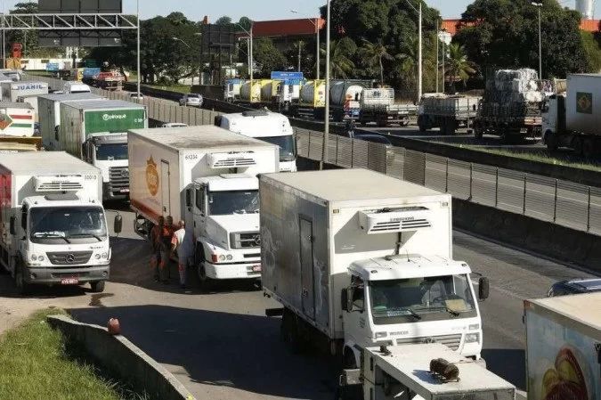 Para equipe de Guedes, ‘bolsa caminhoneiro’ é alternativa