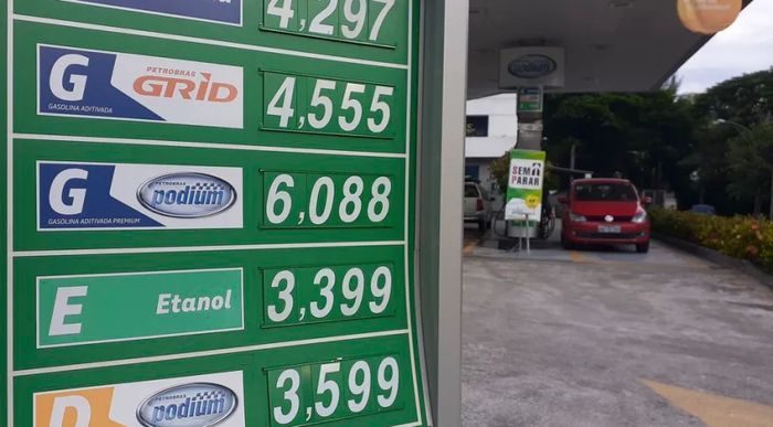 Preços da gasolina e do diesel têm leve queda; defasagem do diesel volta a subir