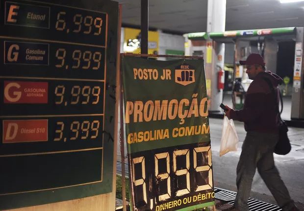 Alta do dólar pode anular medidas para baratear combustíveis