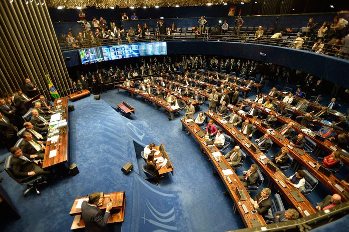 Senado aprova projeto que limita ICMS sobre combustíveis