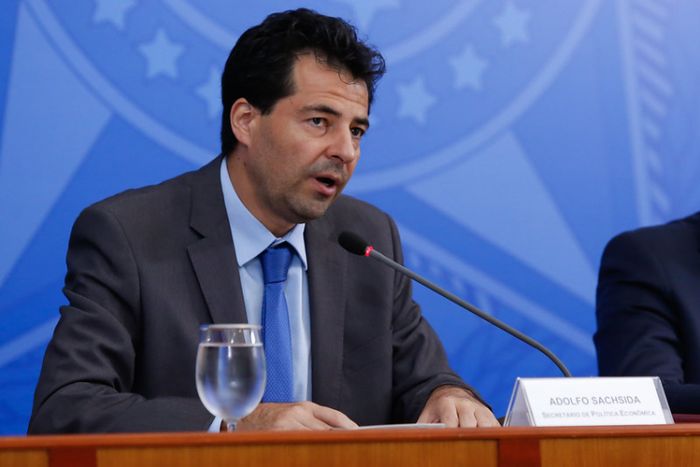 MME: Subsídio permitirá desconto de 7 centavos no diesel, após reajuste