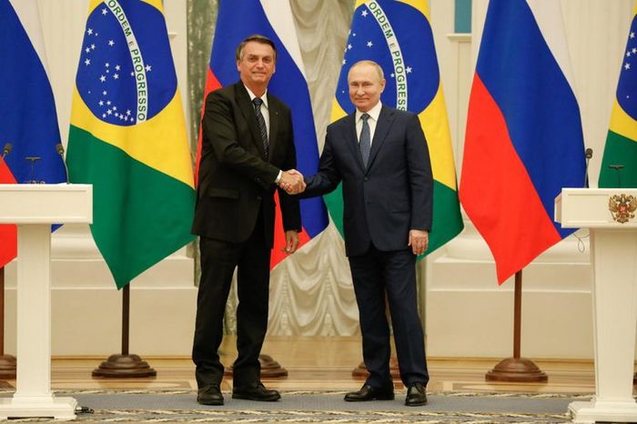 Bolsonaro diz que “há chance” de Brasil comprar diesel da Rússia