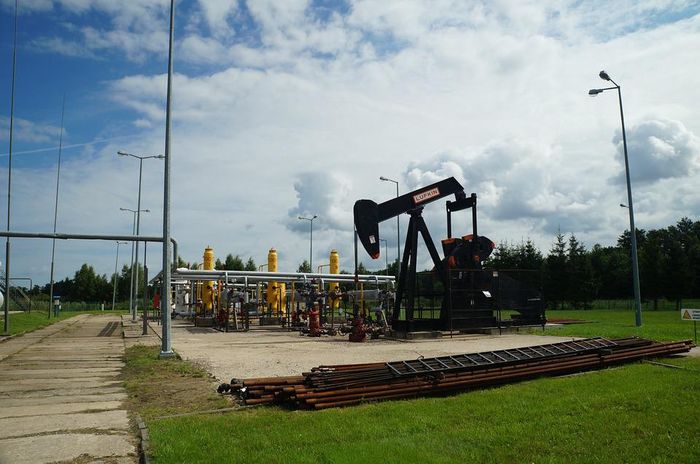 Petróleo fecha em alta ante menor temor por chance de recessão