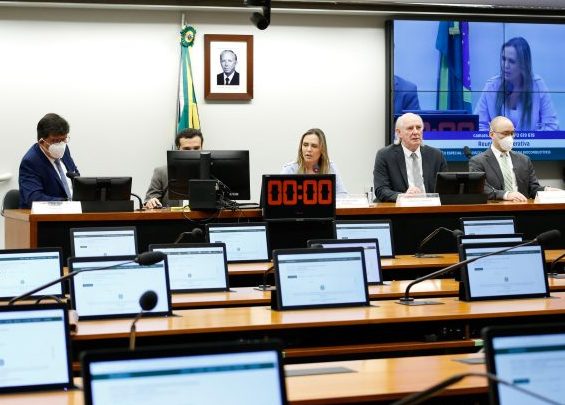 Setor de biocombustíveis defende incentivos de PEC como estratégia contra alta do petróleo