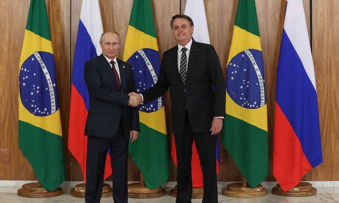 Especialistas criticam ideia de Bolsonaro de comprar diesel de Putin