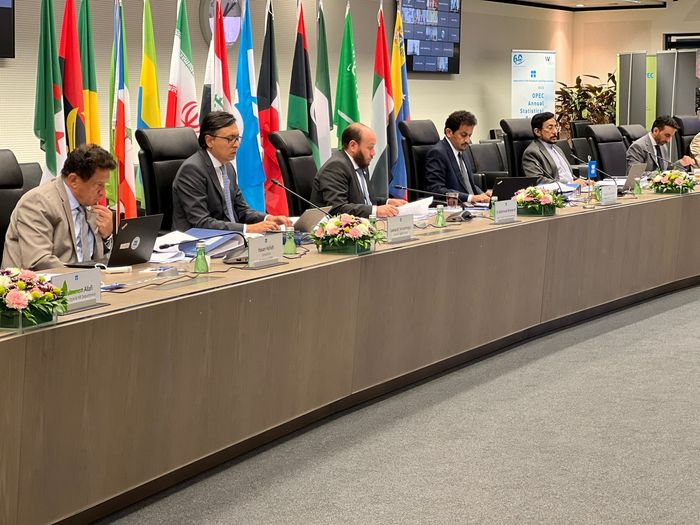 Opep+ decide futuro do petróleo sob pressão de Rússia e EUA