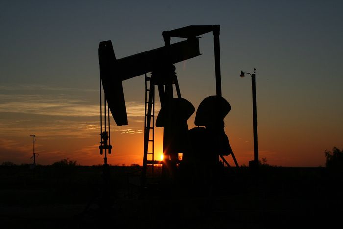 Preço do petróleo se aproxima de mínima de 6 meses com estoques dos EUA e anúncio da Opep+