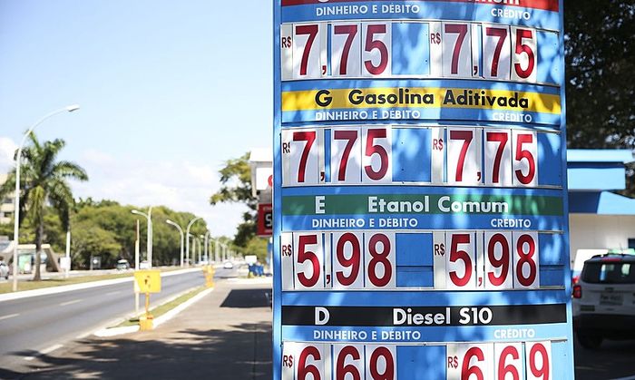 Petrobras anuncia cortes nos combustíveis a conta-gotas às vésperas da eleição