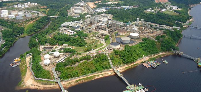 Refinaria privatizada em Manaus para parcialmente por falta de petróleo